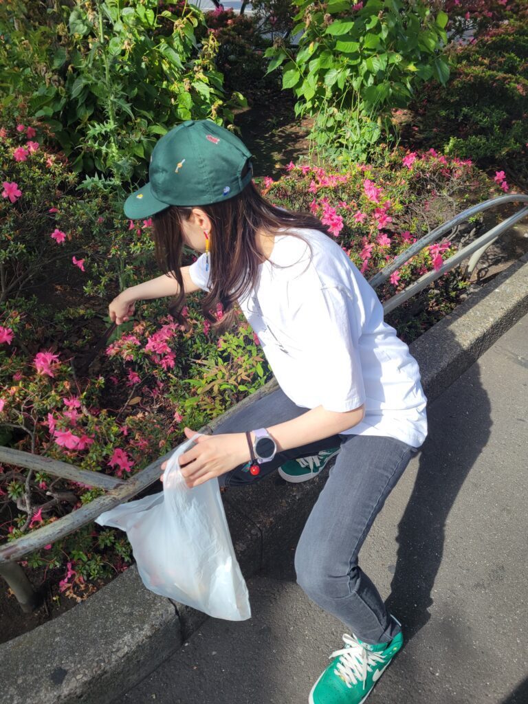 定期的にゴミ拾い活動を行っています